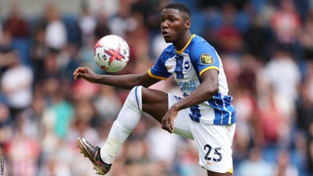 Moises Caicedo controls the ball while playing for Brighton