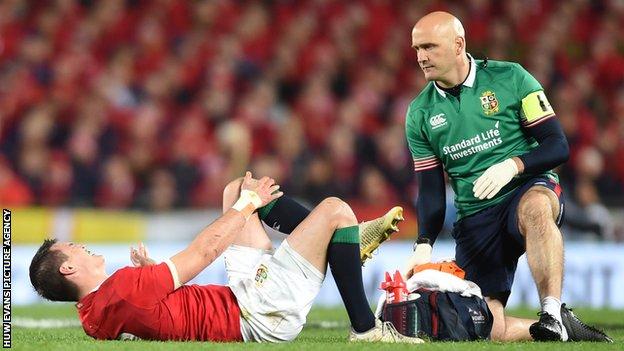 Johnny Sexton injured for the Lions
