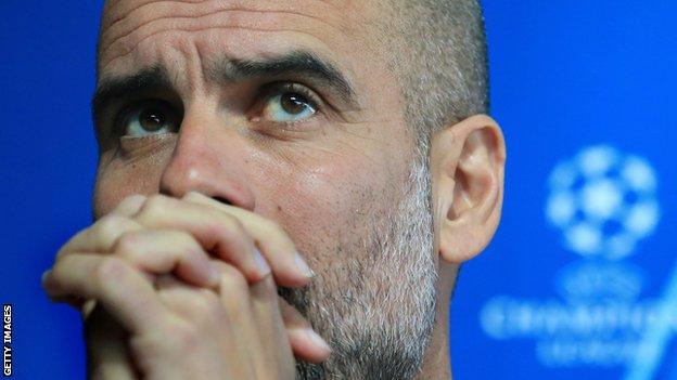 Francês leva bronca de Guardiola no Manchester City: precisa esquecer as  redes sociais