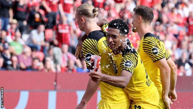 Bellingham caught a beer thrown towards the pitch during the game against Leverkusen, took a sip and spat it out