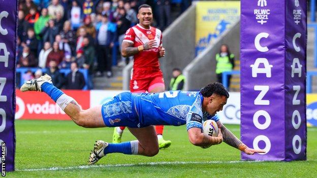 Samoan second-row forward Jaydn Su'a scores the first try