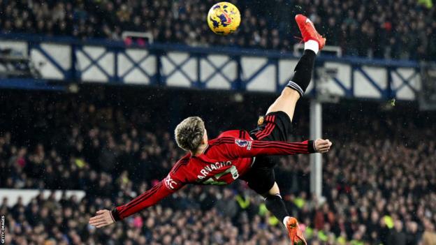 Alejandro Garnacho in the act of scoring his overhead kick in Manchester United's 3-0 win at Everton