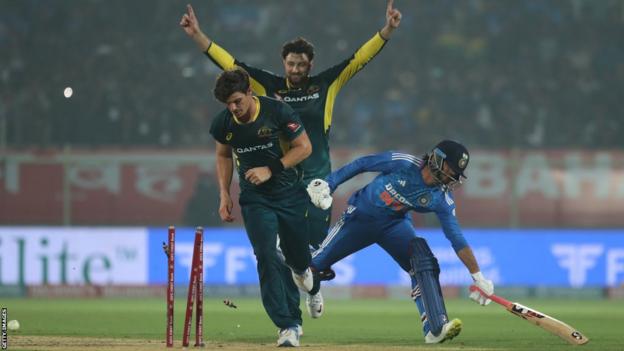 Sean Abbott dismisses Ravi Bishnoi in the first T20 between India and Australia