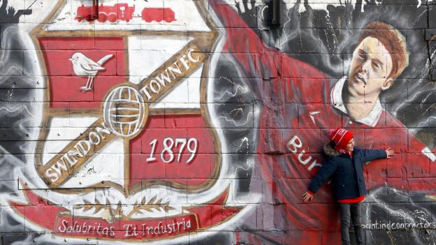 League Two clubs vote to end season, but League One teams fail to decide