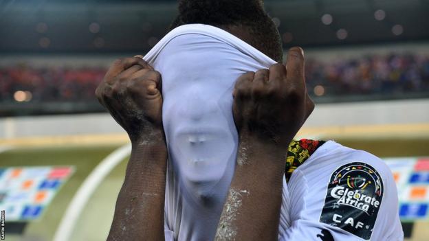 Afriyie Acquah screams into his shirt in frustration after Ghana lost the 2015 Africa Cup of Nations final on penalties