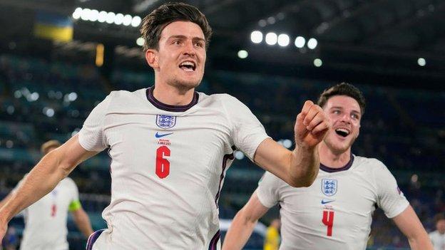 Harry Maguire (à gauche) et Declan Rice (à droite)