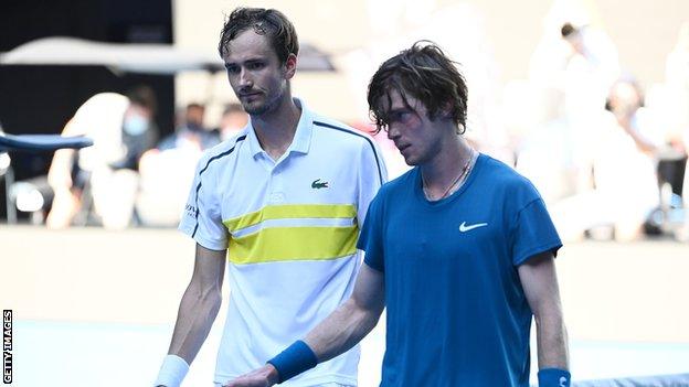 Daniil Medvedev et Andrey Rublev ne peuvent pas concourir à Wimbledon