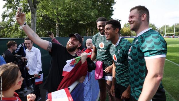Wales players pose for a fan picture