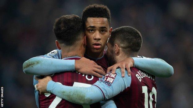 Jacob Ramsey (centre) celebrates with Philippe Coutinho and Emiliano Buendia