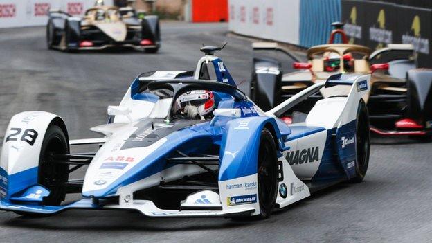 Antonio Felix da Costa leads Jean-Eric Vergne
