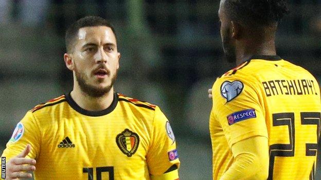 Eden Hazard (left)