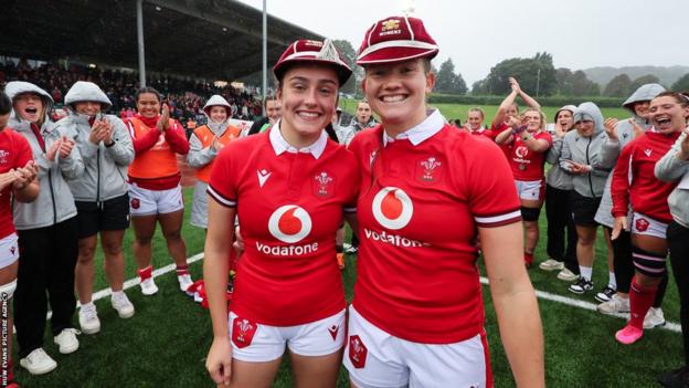 Nel Metcalfe and Carys Cox