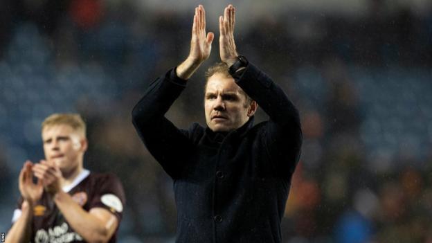 Robbie Neilson salutes the Hearts fans