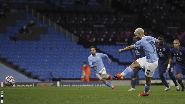 Sergio Aguero scores Manchester City's equaliser from the penalty spot