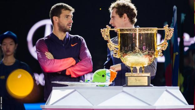 Andy Murray sitting next to Grigor Dimitrov