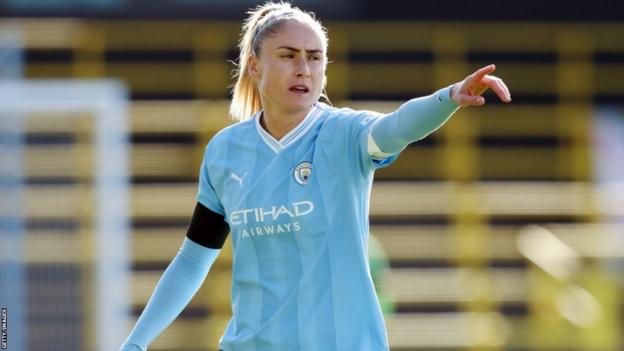 Steph Houghton in action for Manchester City this season