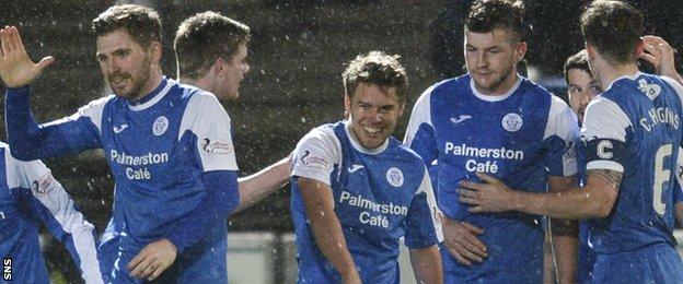 Andy Murdoch (centre) celebrates his goal for Queen of the South