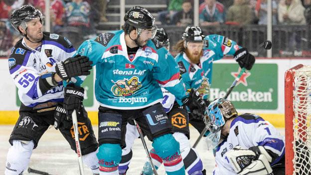 Braehead avenged their overtime defeat by Belfast on Sunday night