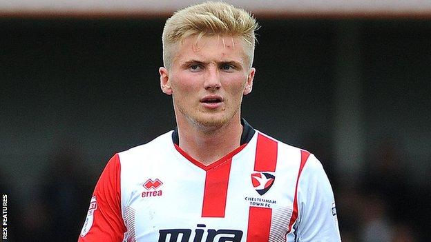 Taylor Moore: Southend United sign Bristol City defender on loan - BBC