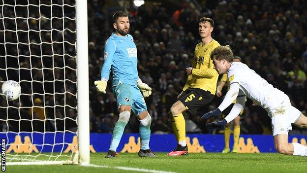 Leeds United 3-2 Millwall: Pablo Hernandez double sends Whites second - BBC  Sport