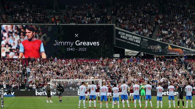 West Ham and Man Utd players pay tribute to Jimmy Greaves