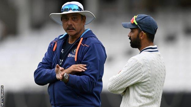 India head coach Ravi Shastri talks to Ajinkya Rahane