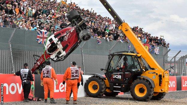 The wreckage of Zhou Guanyu's car is lifted away