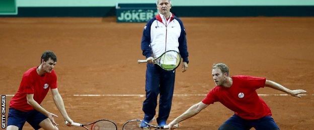 Jamie Murray (left) with Dominic Inglot