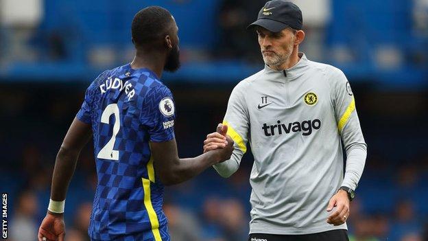 Chelsea defender Antonio Rudiger shakes hands with Blues boss Thomas Tuchel