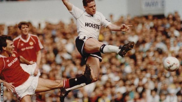 Paul Gascoigne in action against Manchester United