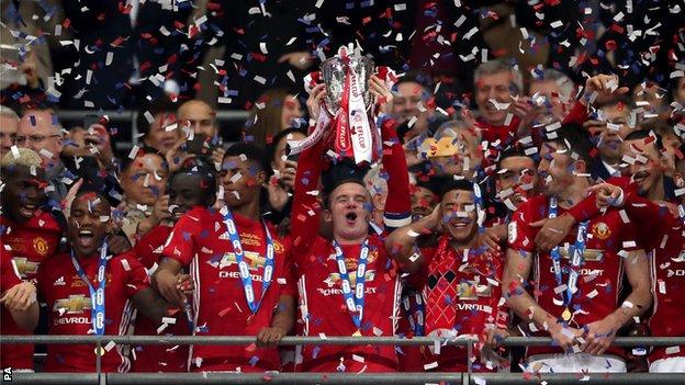 Wayne Rooney lifts 2017 EFL Cup