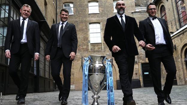 Mark McCall, Richard Wigglesworth, Alex Sanderson and Phil Dowson walk near the Premiership trophy