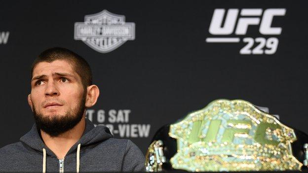 divulge-https://ichef.bbci.co.uk/onesport/cps/624/cpsprodpb/3D92/production/_103826751_khabib1.jpg