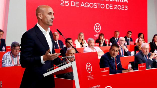 Luis Rubiales at the meeting where he insisted he would not resign his role