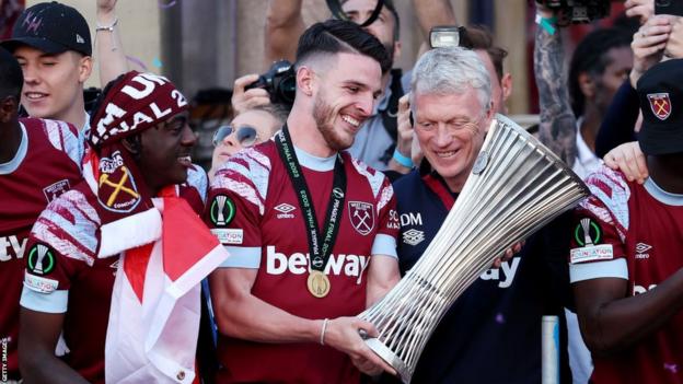 Declan Rice holds the Europa Conference League trophy with West Ham manager David Moyes