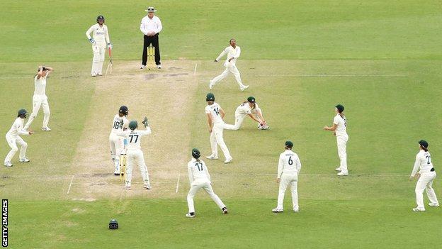 Australia surround the bat for final ball of Women's Ashes Test