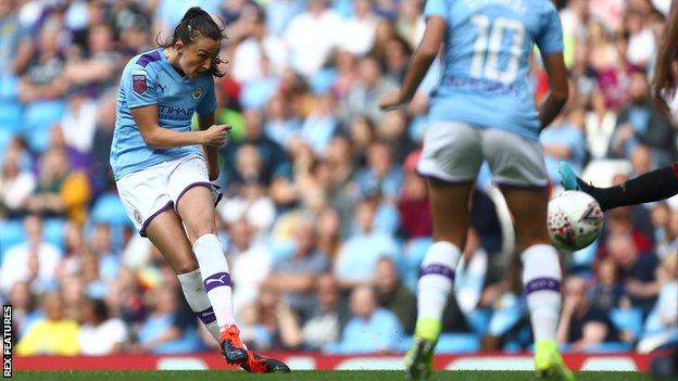 Caroline Weir scores for Manchester City