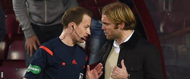 Referee Willie Collum and Hearts head coach Robbie Neilson