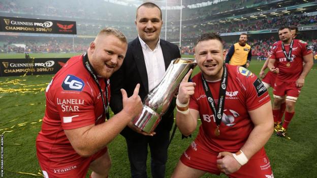 Samson Lee, Rob Evans and Ken Owens celebrate Scarlets winning the Pro12 title in Ma 2017 against Munster in Dublin