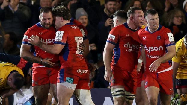 Thomas Du Toit celebrates scoring Bath's third try