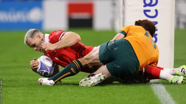 Wales scrum-half Gareth Davies scores a try