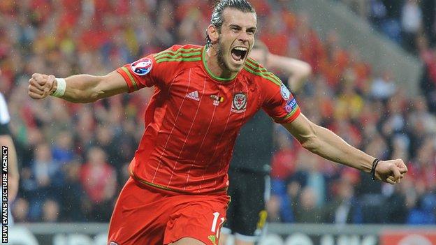 Gareth Bale named Wales Footballer of the Year for second