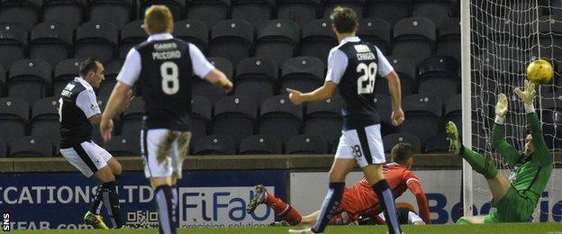 Mark Stewart scores for Raith Rovers against St Mirren