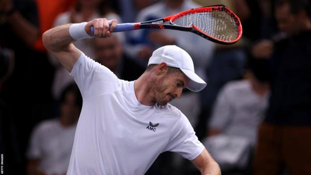 Andy Murray smashes racquet