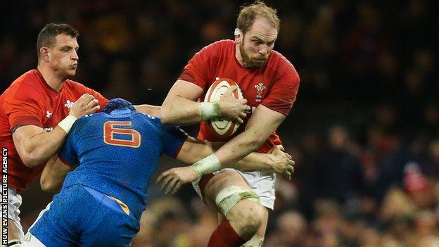 Alun Wyn Jones is tackled by Wenceslas Lauret