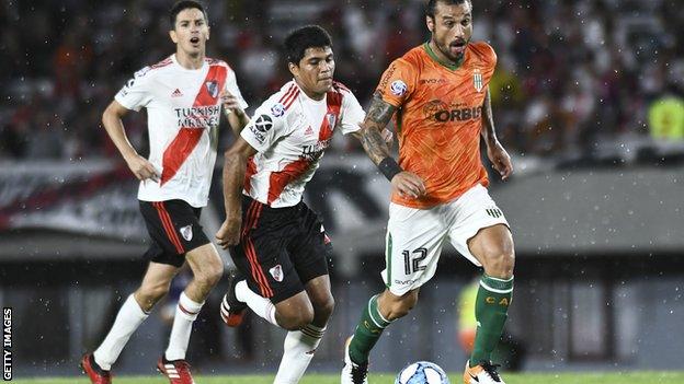 Dani Osvaldo playing for Argentinian side Banfield against River Plate