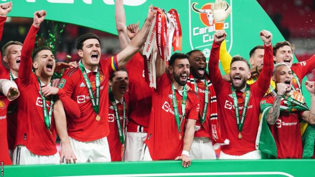 Manchester United celebrate with the EFL Cup