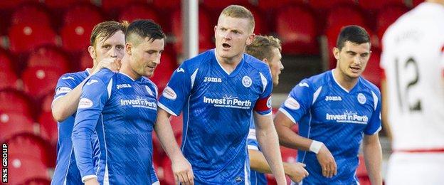 St Johnstone celebrate as Michael O'Halloran makes it 4-0 to the visitors