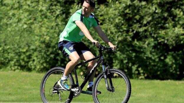 Republic of Ireland captain Robbie Keane got on his bike during training on Friday in a bid to boost his fitness for Euro 2016