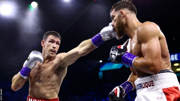 Callum Smith lands a punch on the nose of his opponent